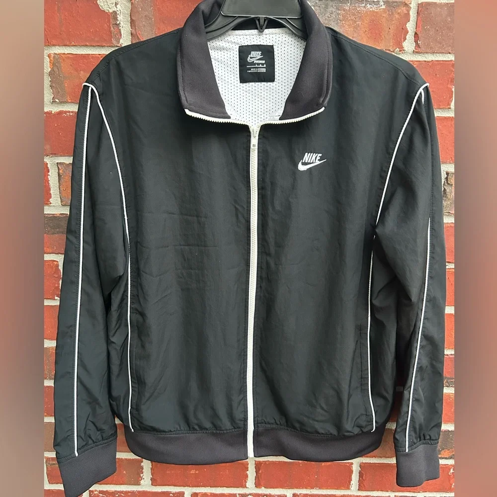 Nike Men’s Large Full Zip Long Sleeve Athletic Jacket. Black & White Large - Picture 8 of 8